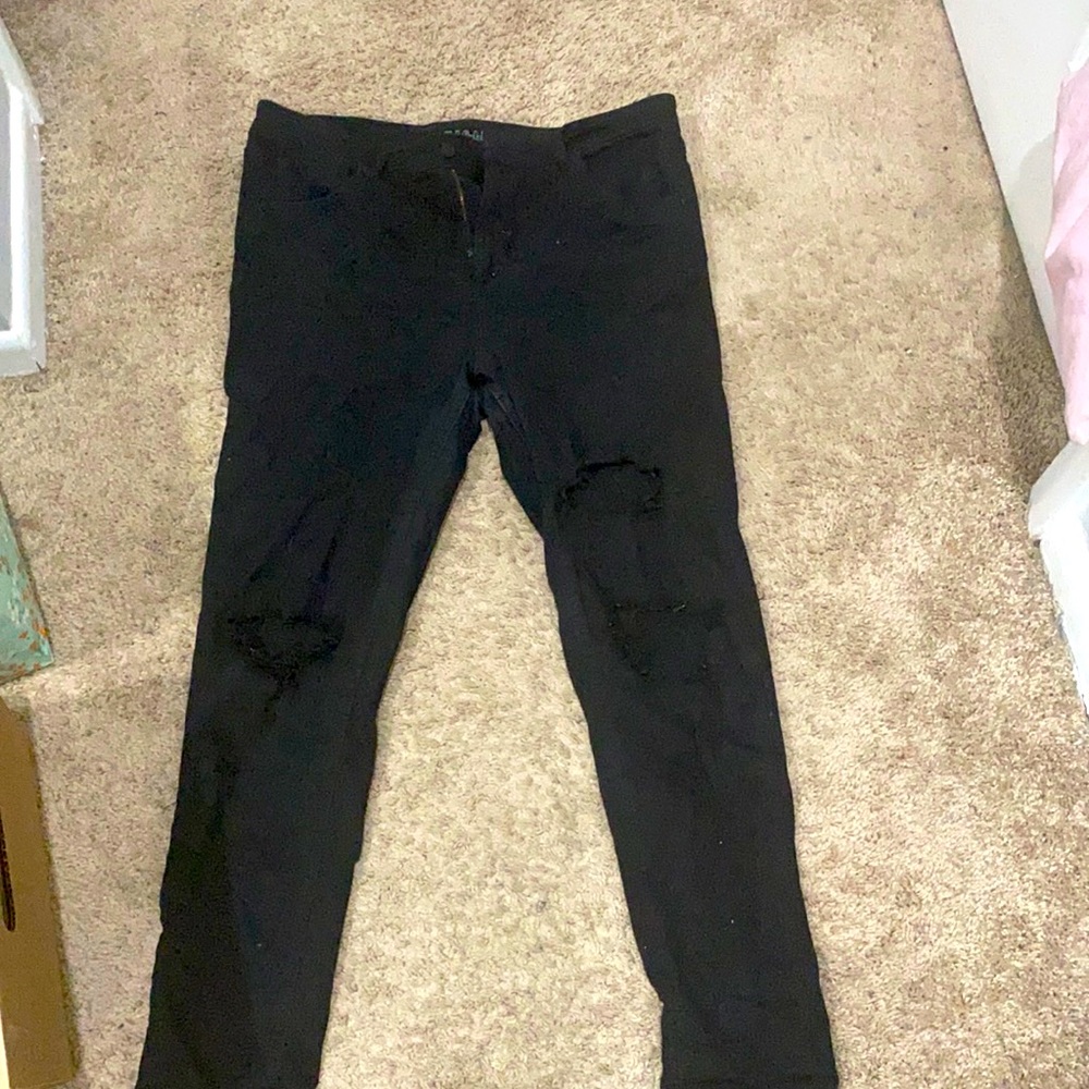 Black ripped skinny jeans